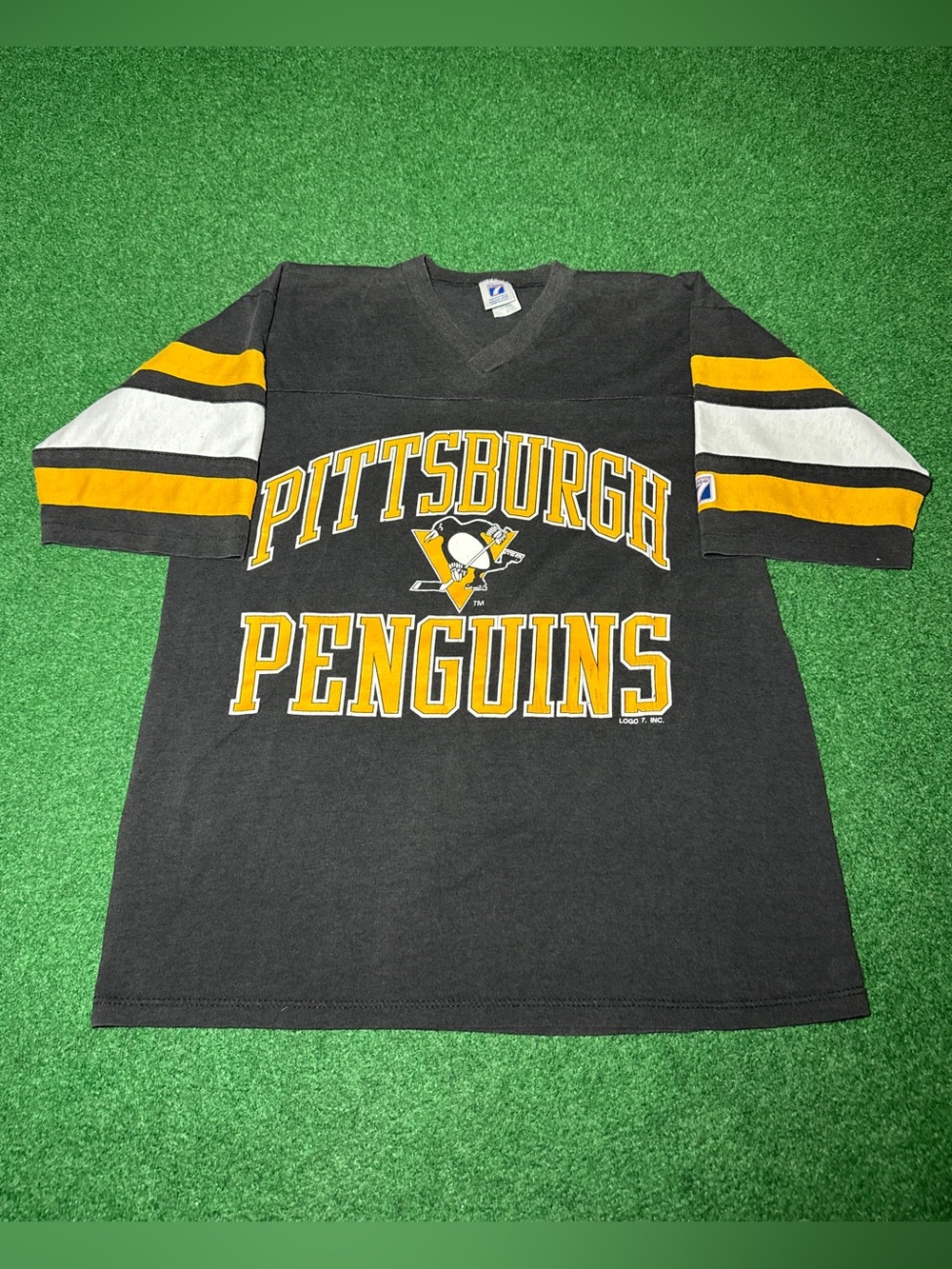 Penguins Vintage Logo 7 Jersey T Shirt Large 90s Retro Hockey NHL